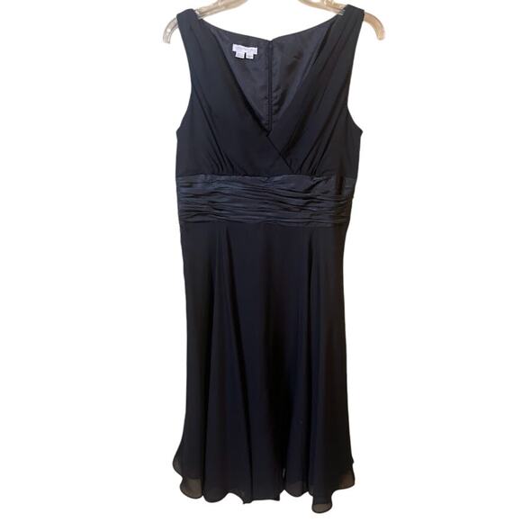 London Times Black V-Neck Chiffon Cocktail Dress Size 12 - Picture 1 of 7